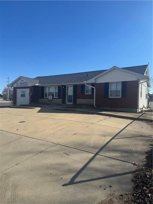 1809 W 10th St, Sedalia, MO, 65301-5101 | Card Image