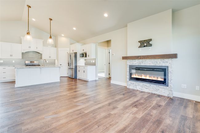 Living Room / Kitchen | Image 7