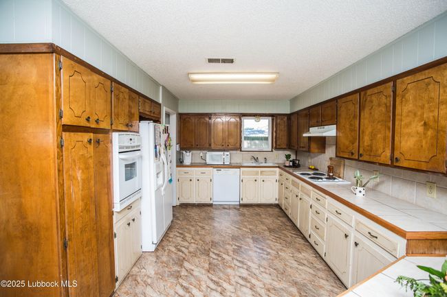 504 Avenue C, House other with 3 bedrooms, 2 bathrooms and null parking in Olton TX | Image 11