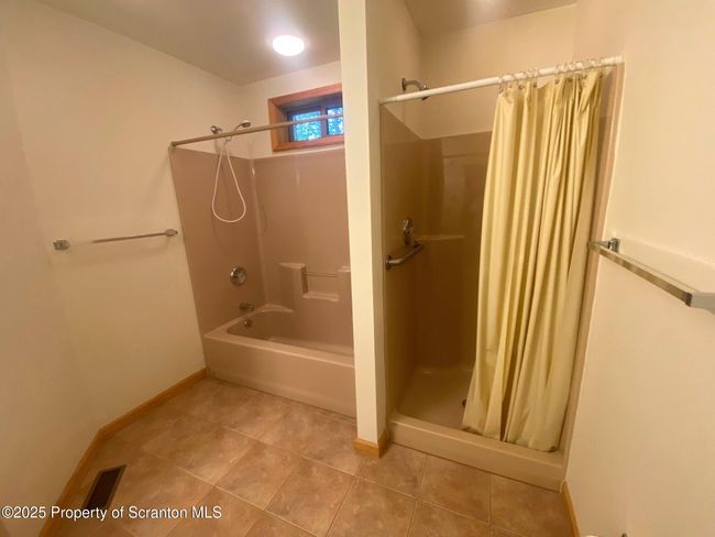Primary Bathroom | Image 14