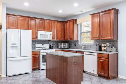 2566 Rourke Dr, Aurora, IL, 60503-3631 | Card Image