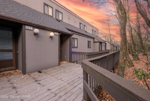 130 Cross Country Ln, Tannersville, PA, 18372-7707 | Card Image