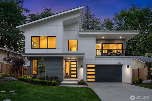 9008 Ne 143rd St, Kirkland, WA, 98034-5161 | Card Image