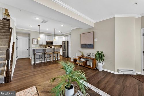 42227 Piebald Sq, ALDIE, VA, 20105-5749 | Card Image