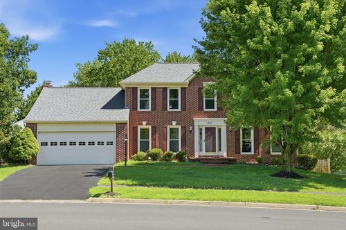 8213 Crackling Fire Dr, GAINESVILLE, VA, 20155-1762 | Card Image