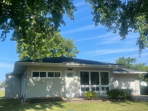 220 East St, Penfield, IL, 61862-8415 | Card Image