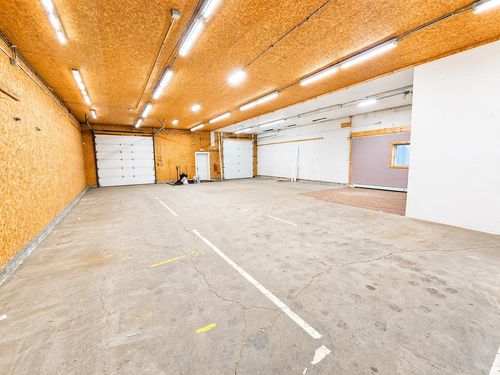 561 E Main St, Newport, VT, 05855-5886 | Card Image