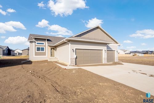 905 N Main St Street, Lennox, SD, 57039 | Card Image