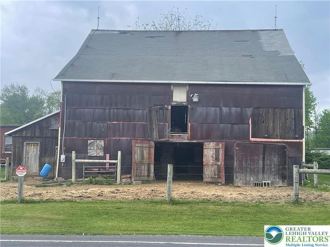 4586 W Mountain View Dr, House other with 3 bedrooms, 2 bathrooms and null parking in WALNUTPORT PA | Image 4