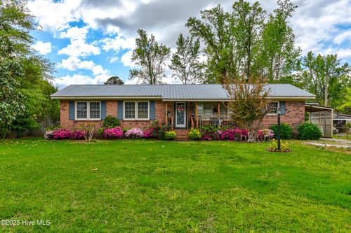 307 W Westbrook St, Wallace, NC, 28466-1715 | Card Image