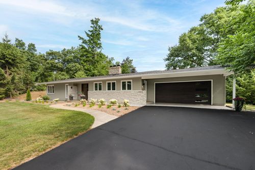 121 S Lake Doster Dr, Plainwell, MI, 49080-9109 | Card Image