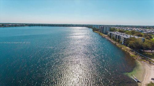 apt-403-110 Lake Emerald Dr, Oakland Park, FL, 33309-6233 | Card Image
