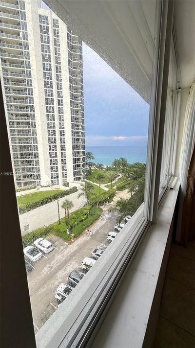 628 - 19201 Collins Ave, Condo with 0 bedrooms, 1 bathrooms and null parking in Sunny Isles Beach FL | Image 3