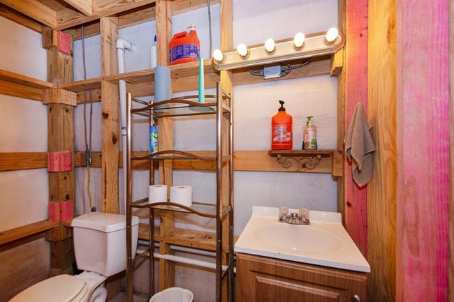 Bathroom in shop | Image 39