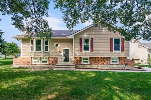 401 Se Mount Vernon Dr, Blue Springs, MO, 64014-5413 | Card Image