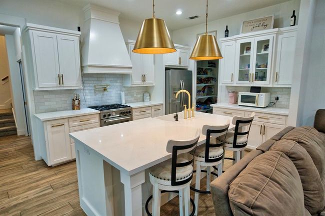 455 Green Meadows Dr, House other with 4 bedrooms, 3 bathrooms and 3 parking in West Columbia TX | Image 9