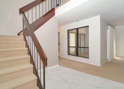 277 Vista Dr, Jericho, NY, 11753-2808 | Card Image