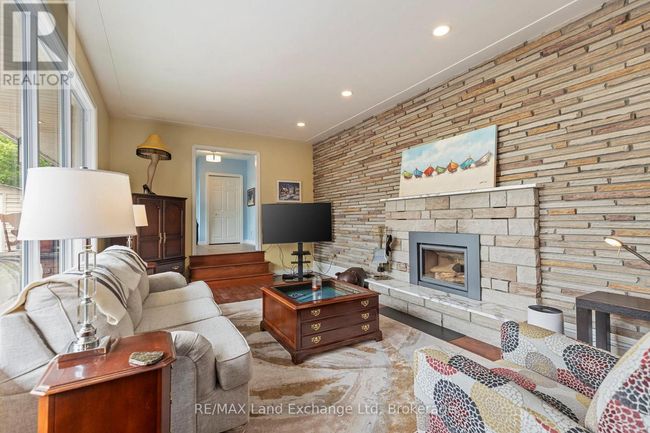 14519 Elginfield Rd, House other with 3 bedrooms, 3 bathrooms and 10 parking in Lucan ON | Image 10