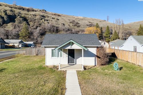 1601 Cedar St, Colfax, WA, 99111-9713 | Card Image