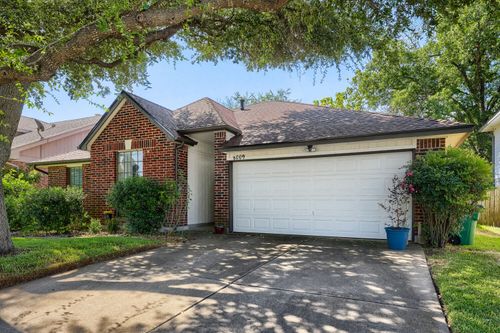 8009 Tantara Ct, Austin, TX, 78729-6429 | Card Image
