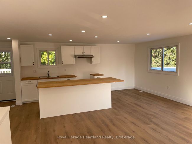 26 Watergate Dr, Home with 3 bedrooms, 1 bathrooms and 2 parking in Goderich ON | Image 6