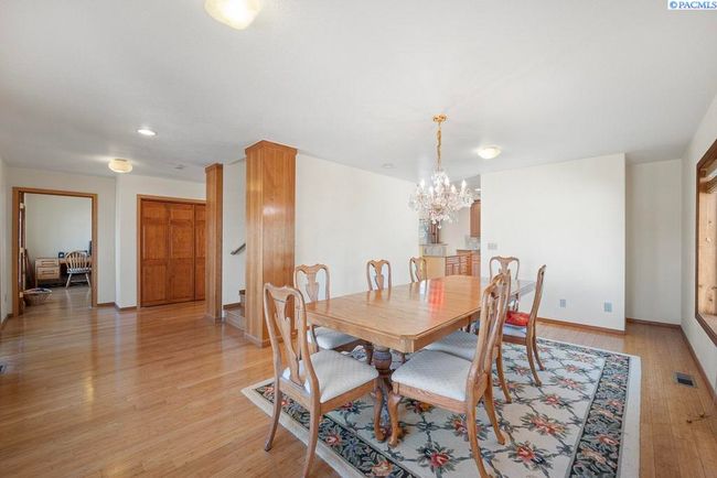 515 Nw Robert St, Home with 4 bedrooms, 4 bathrooms and null parking in Pullman WA | Image 11