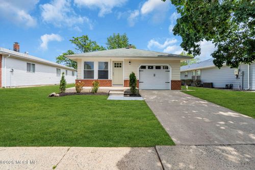 38 Roman St, Toms River, NJ, 08757-3908 | Card Image