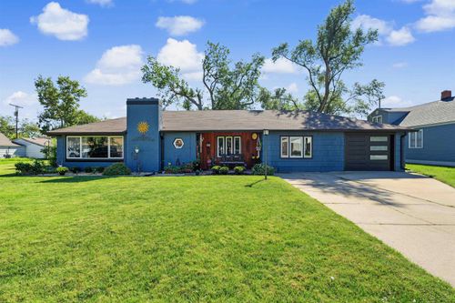 413 Woodlawn Ave, Salina, KS, 67401-5622 | Card Image