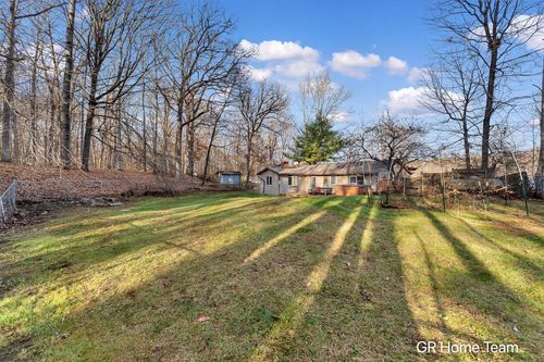 7649 Main St, Newaygo, MI, 49337-9210 | Card Image