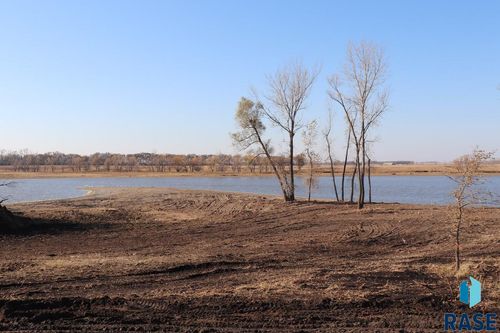 649 Sandpiper Ln, Wentworth, SD, 57075-7388 | Card Image