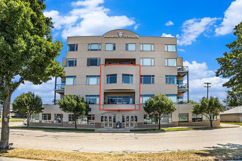 201-105 W Danaher St, Ludington, MI, 49431-2294 | Card Image