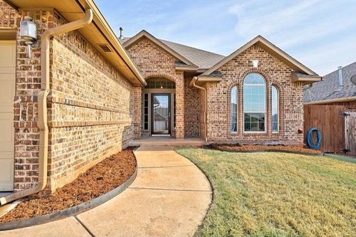516 Allison Ln, Moore, OK, 73160-0005 | Card Image