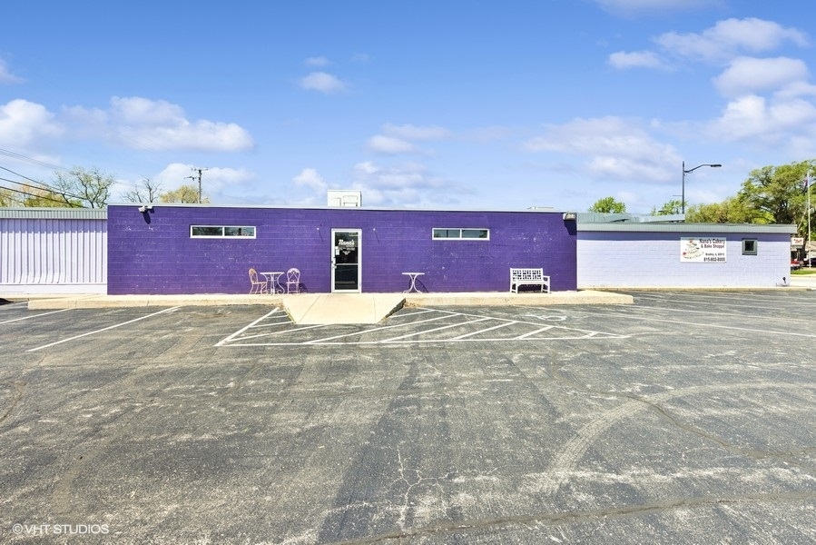 800 W Broadway St, Bradley, IL 60915