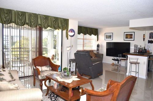 617-1300 Saint Charles Pl, Pembroke Pines, FL, 33026 | Card Image