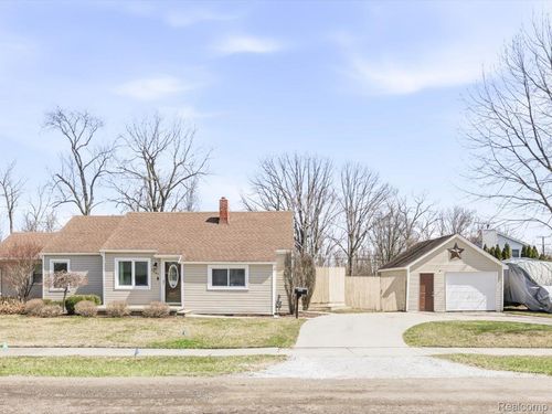 1561 Pennsylvania Ave, Marysville, MI, 48040-1736 | Card Image