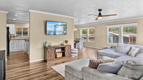 93-7618 157th Street Ct E, Puyallup, WA, 98375 | Card Image