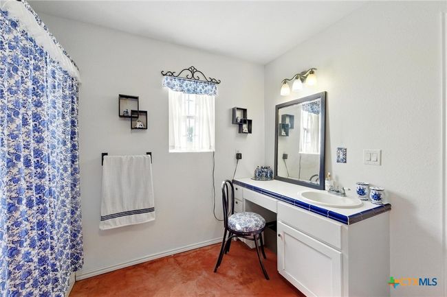 Guest bath main house | Image 19