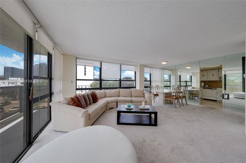 421-600 Ne 36th St, Miami, FL, 33137-3929 | Card Image
