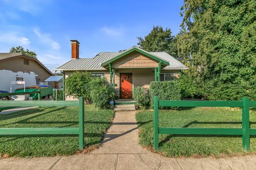 608 Ivy St, Medford, OR, 97501-3517 | Card Image