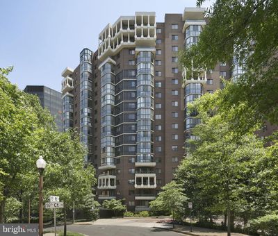 219 - 1600 N Oak Street, Condo with 3 bedrooms, 3 bathrooms and null parking in ARLINGTON VA | Image 1