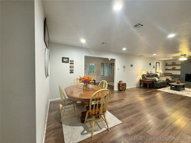 Main Living Area | Image 9