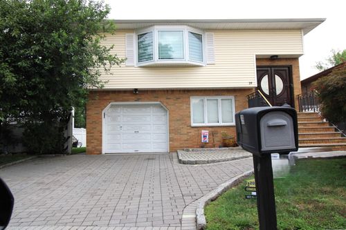 39 Millridge Rd, Secaucus, NJ, 07094-4303 | Card Image
