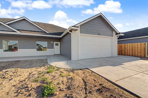 1200 Vista Sur Dr, Salina, KS, 67401-1129 | Card Image