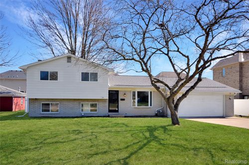 45064 Hecker Dr, Utica, MI, 48317-5745 | Card Image