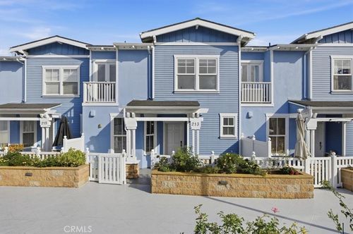 213 Aviation Pl, Manhattan Beach, CA, 90266-7018 | Card Image