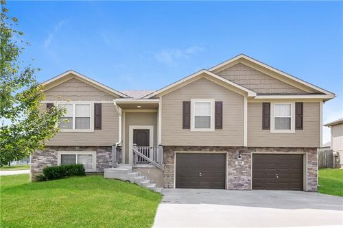 509 Ne 192nd St, Smithville, MO, 64089-7108 | Card Image
