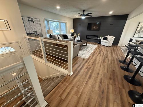 504 Shannon Rd, Papillion, NE, 68046-2028 | Card Image