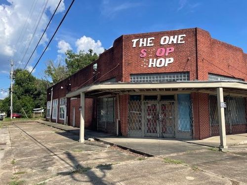 601 Holcombe Ave, Mobile, AL, 36606-4236 | Card Image