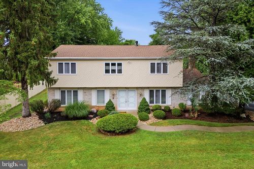 245 Toll Dr, SOUTHAMPTON, PA, 18966-3064 | Card Image