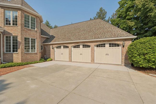 1601 Cedar Bend, House other with 5 bedrooms, 4 bathrooms and null parking in Hartland WI | Image 8